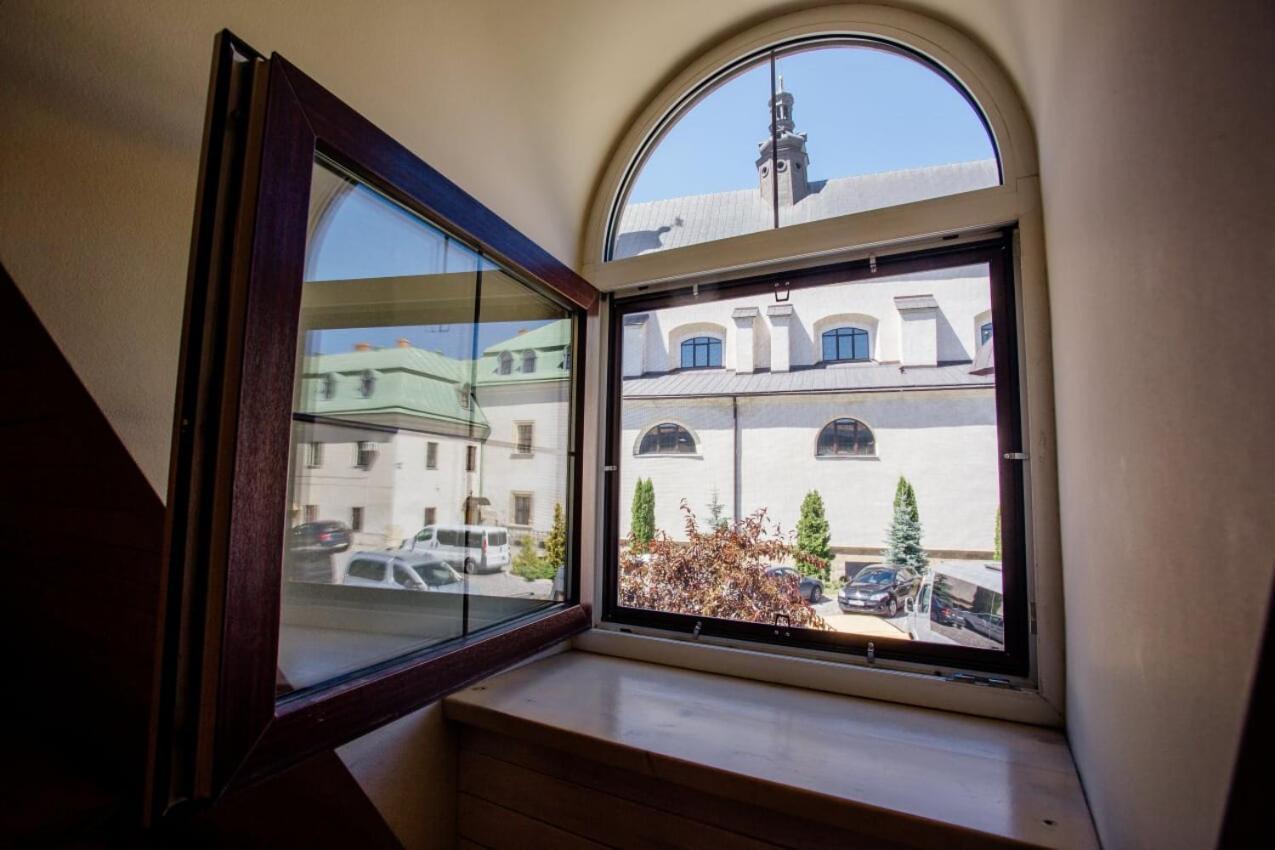 לבוב Guest House "Arkhistratyg" מראה חיצוני תמונה